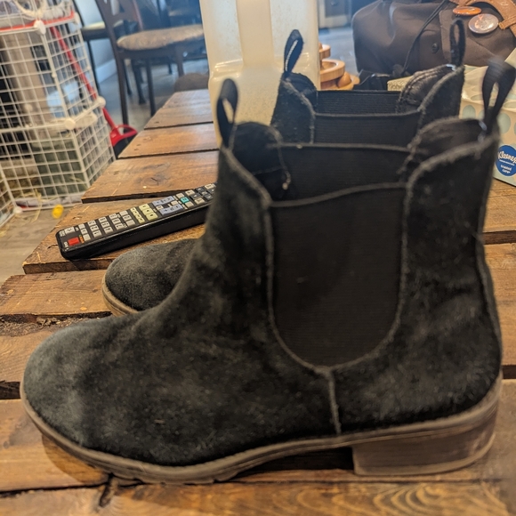 Suede Boots - Picture 4 of 5